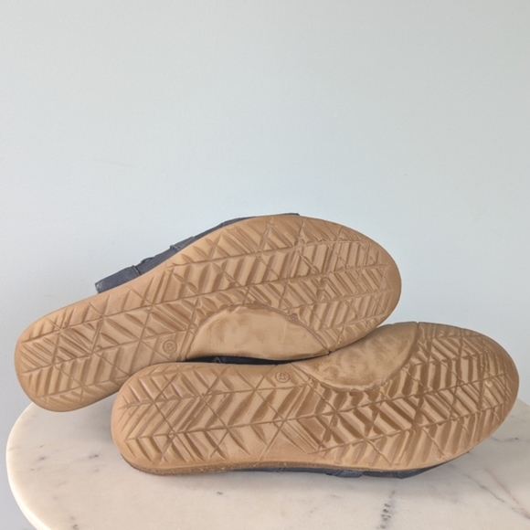 Miz Mooz NYC Women's Flaire Blue Leather Wide Width Sandals - Picture 12 of 14